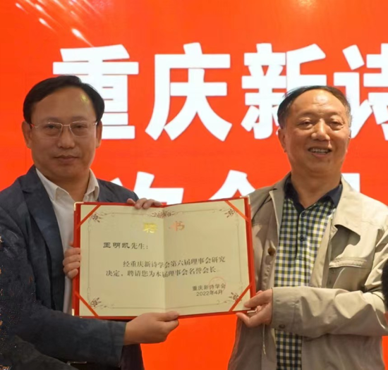 ��ͼΪ������������(��)�䷢�����᳤Ƹ�顣������