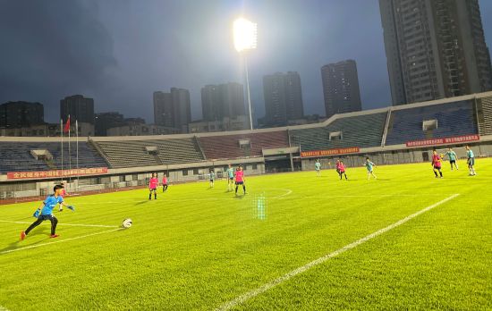 图为重庆江津青少年足球邀请赛比赛现场。主办方供图 图为重庆江津青少年足球邀请赛比赛现场。主办方供图