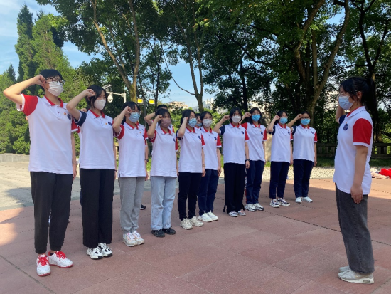 重庆七中学子演绎骄傲的少年致敬革命先烈