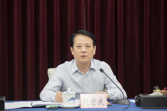 图为中共重庆市渝中区委书记、渝中区委统一战线工作领导小组组长赵世庆主持会议并讲话。渝中区委统战部供图 图为中共重庆市渝中区委书记、渝中区委统一战线工作领导小组组长赵世庆主持会议并讲话。渝中区委统战部供图