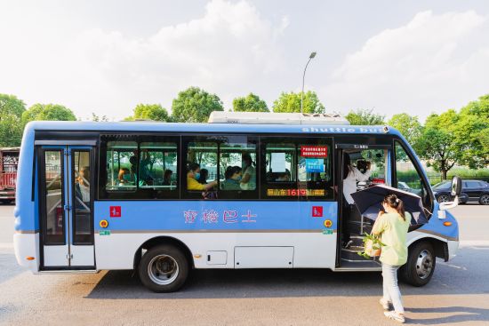 1619解决园区企业员工“乘车难”。 黄维正 摄 1619解决园区企业员工“乘车难”。 黄维正 摄
