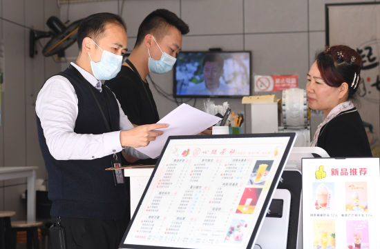 ͼΪ�����г�����������ź��ͬ�¶�Ͻ��ʳƷ��Ӫ�����м�顣�³� ��