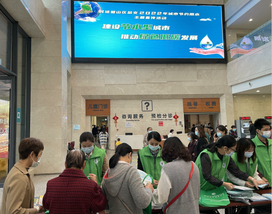 图为5月19日,民进璧山区总支开展节约用水宣传志愿服务活动。璧山区委统战部供图 图为5月19日,民进璧山区总支开展节约用水宣传志愿服务活动。璧山区委统战部供图
