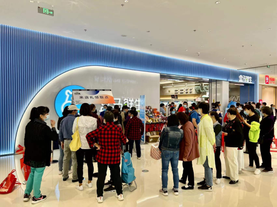 图为盒马鲜生重庆首家第二代升级门店开业现场。陈媛摄 图为盒马鲜生重庆首家第二代升级门店开业现场。陈媛摄
