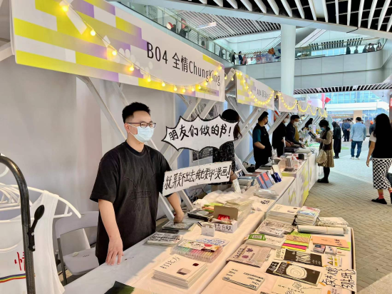 图为星悦荟不熟艺术市集现场。陈媛摄 图为星悦荟不熟艺术市集现场。陈媛摄