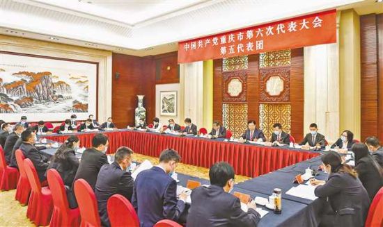 5月27日,中国共产党重庆市第六次代表大会,党代表们正在讨论党代会报告。记者 齐岚森 摄/视觉重庆 5月27日,中国共产党重庆市第六次代表大会,党代表们正在讨论党代会报告。记者 齐岚森 摄/视觉重庆