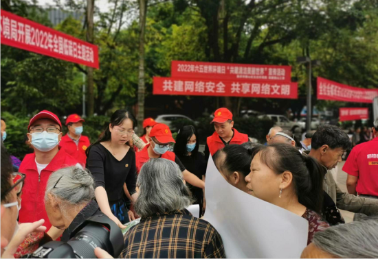 图为6月6日,民建璧山工委开展第51个“六五世界环境宣传日”主题活动。 璧山区委统战部供图 图为6月6日,民建璧山工委开展第51个“六五世界环境宣传日”主题活动。 璧山区委统战部供图