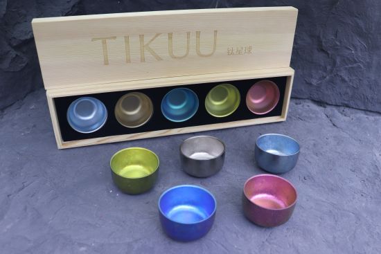 图为TIKUU钛星球炫彩茶杯套组。 陈佳欣摄 图为TIKUU钛星球炫彩茶杯套组。 陈佳欣摄