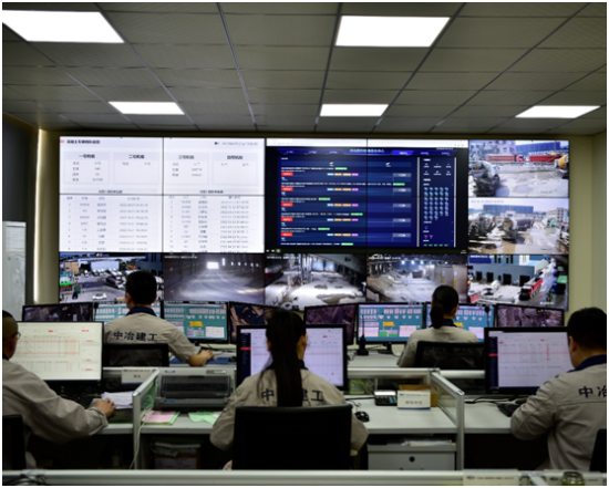 图为中冶建工西彭混凝土生产基地集控中心。中冶建工供图 图为中冶建工西彭混凝土生产基地集控中心。中冶建工供图