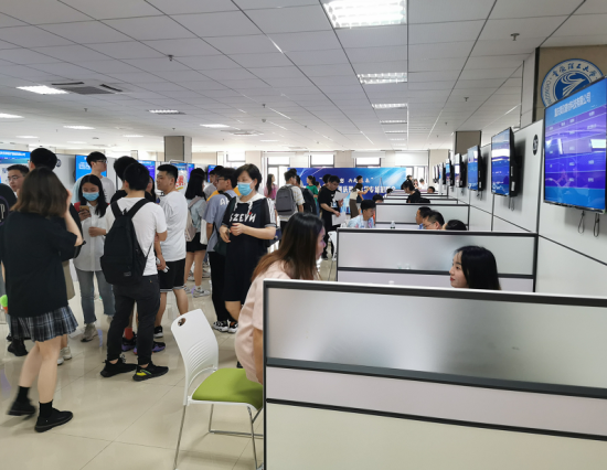 图为民建巴南区委会组织30余家会员企业开展专场招聘会。 民建重庆市委会供图 图为民建巴南区委会组织30余家会员企业开展专场招聘会。 民建重庆市委会供图