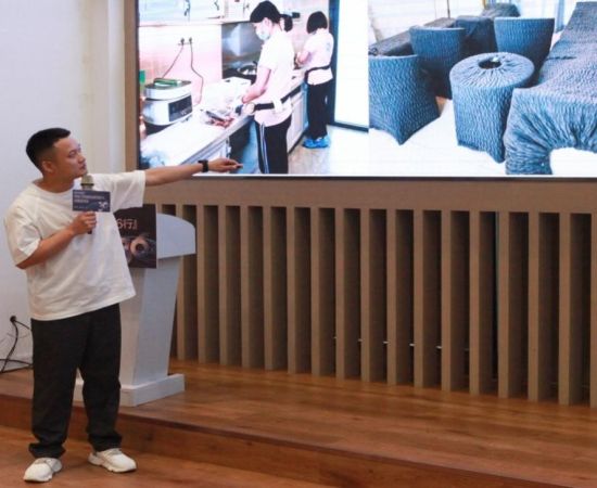 图为吴波在“数字化时代,寻找灵活就业新36行”启幕会分享个人经历。 马佳欣 摄 图为吴波在“数字化时代,寻找灵活就业新36行”启幕会分享个人经历。 马佳欣 摄