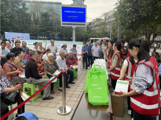图为农工党璧山区总支开展垃圾分类指导宣传活动。 璧山区委统战部供图 图为农工党璧山区总支开展垃圾分类指导宣传活动。 璧山区委统战部供图