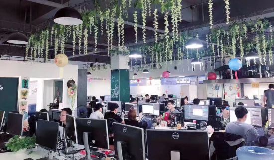 刘辉公司正在工作的员工。受访者供图 刘辉公司正在工作的员工。受访者供图