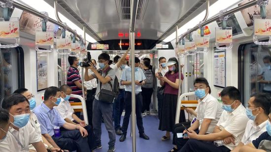 ͼΪ��������ͨ4���߶����г��ھ��������˾ֹ�ͼ