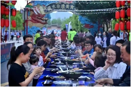 图为往届美食节资料图。重庆峡谷城文旅集团供图 图为往届美食节资料图。重庆峡谷城文旅集团供图