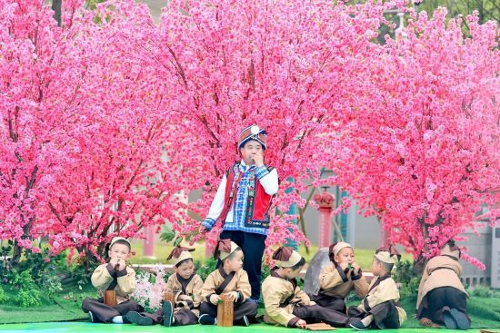 图为木叶吹奏,如缕如丝。主办方供图 图为木叶吹奏,如缕如丝。主办方供图