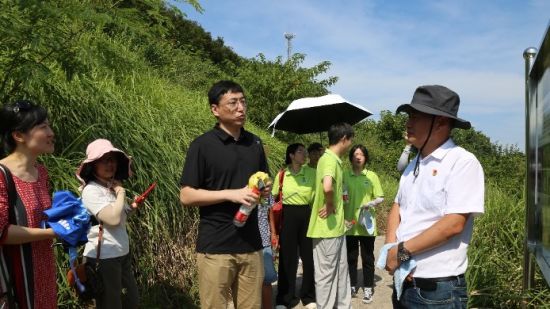 图为实践团正在开展调研。受访者供图 图为实践团正在开展调研。受访者供图