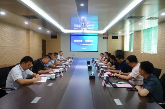 图为调研组与企业面对面交流。涪陵区委统战部供图 图为调研组与企业面对面交流。涪陵区委统战部供图