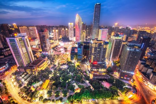 图为江北观音桥商圈。受访者供图 图为江北观音桥商圈。受访者供图