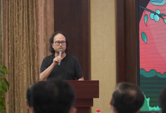 图为重庆派诗人团导演郑正。仲树昌摄 图为重庆派诗人团导演郑正。仲树昌摄