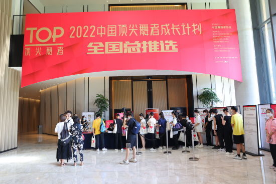 图为舞者结集。重庆演艺集团供图 图为舞者结集。重庆演艺集团供图