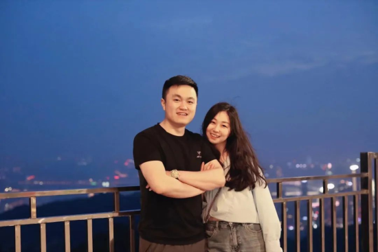 图为张黎贺雯夫妇合照。受访者供图 图为张黎贺雯夫妇合照。受访者供图