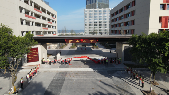图为金山·云翠小学二期工程顺利完工。 中建八局西南公司供图 图为金山·云翠小学二期工程顺利完工。 中建八局西南公司供图