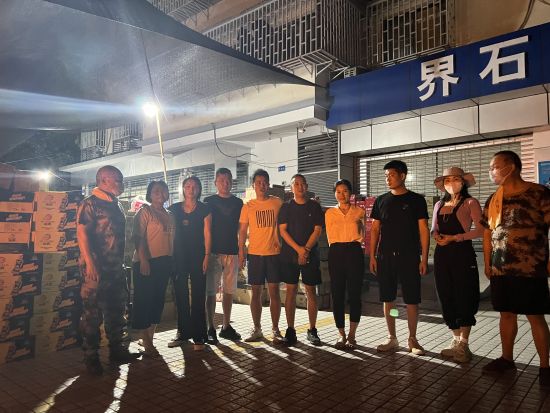 ͼΪ�����ǽ������͵���ʯ��ĺ�Ӱ��