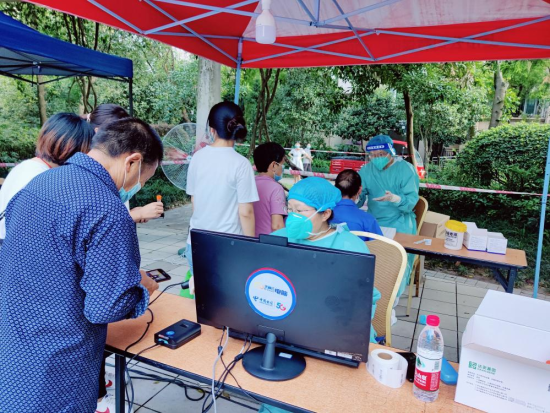 图为小区核酸检测现场。碧桂园供图 图为小区核酸检测现场。碧桂园供图