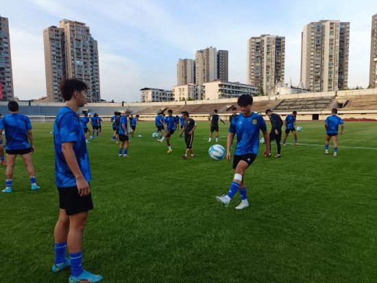 图为重庆铜梁龙足球队日常训练。铜梁区委宣传部供图 图为重庆铜梁龙足球队日常训练。铜梁区委宣传部供图