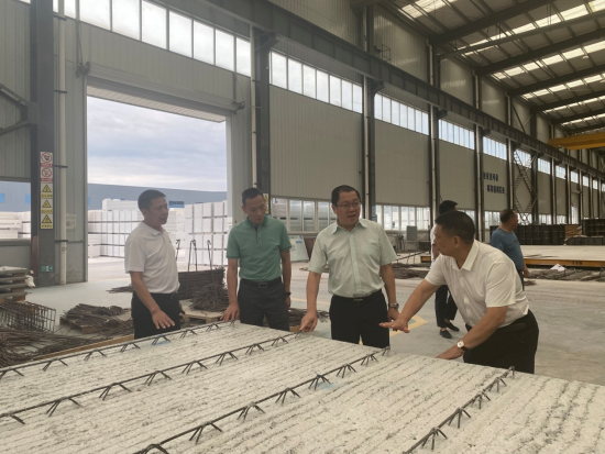 图为深入企业生产车间调研。 荣昌区委统战部供图 图为深入企业生产车间调研。 荣昌区委统战部供图