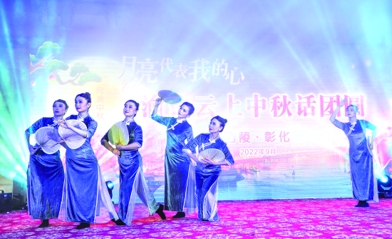 图为涪陵会场表演舞蹈《思乡曲》。 涪陵区台联供图 图为涪陵会场表演舞蹈《思乡曲》。 涪陵区台联供图