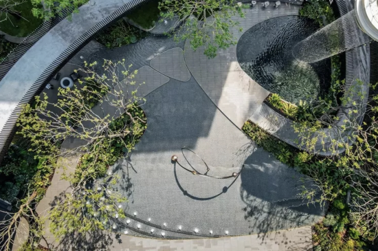 图为春屿江岸实景图。重庆龙湖供图 图为春屿江岸实景图。重庆龙湖供图