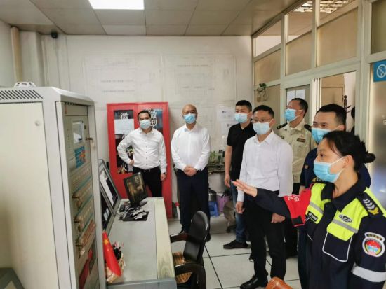 北站综管局联合站区相关单位开展安全检查。重庆火车北站综合管理局供图 北站综管局联合站区相关单位开展安全检查。重庆火车北站综合管理局供图