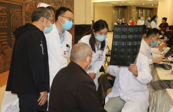 图为义诊活动现场。 渝北区委统战部 供图 图为义诊活动现场。 渝北区委统战部 供图