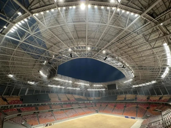 场地照明调试。 中建八局供图 场地照明调试。 中建八局供图