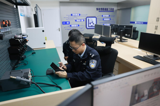 刘奔工作照 刘奔工作照