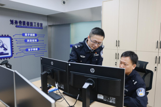 刘奔工作照 刘奔工作照