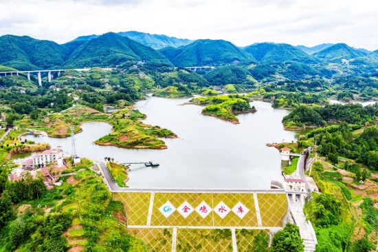 大坝全景 余鸿 摄 大坝全景 余鸿 摄