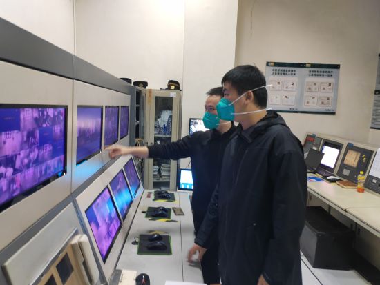图为通过监控视频排查行程轨迹。 受访者供图 图为通过监控视频排查行程轨迹。 受访者供图
