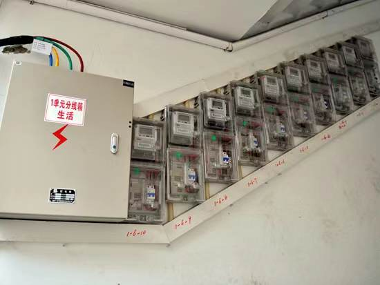 图为东门安居小区改造后的电表.朱芳 摄