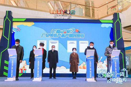 图为活动现场签约。主办方供图 图为活动现场签约。主办方供图
