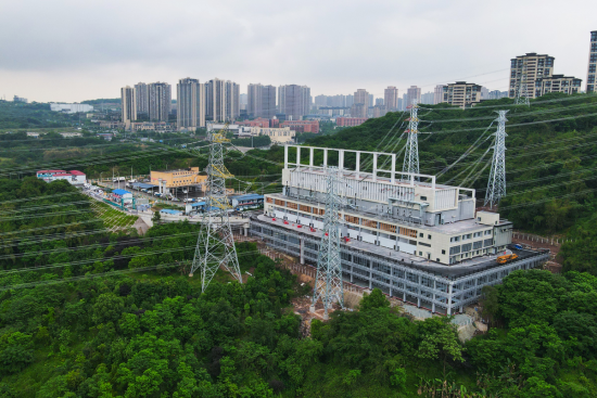 图为金山500千伏变电站全景。国网重庆电力供图 图为金山500千伏变电站全景。国网重庆电力供图
