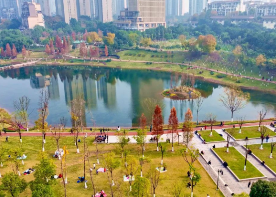 改造后的心湖公园。 改造后的心湖公园。