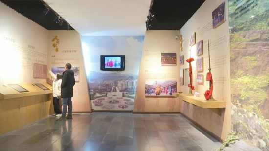 图为民俗馆内丰富的民族文化展品。 黔江区委统战部供图 图为民俗馆内丰富的民族文化展品。 黔江区委统战部供图