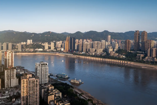 图为国浩·18T俯瞰长江实景。国浩·18T项目供图 图为国浩·18T俯瞰长江实景。国浩·18T项目供图