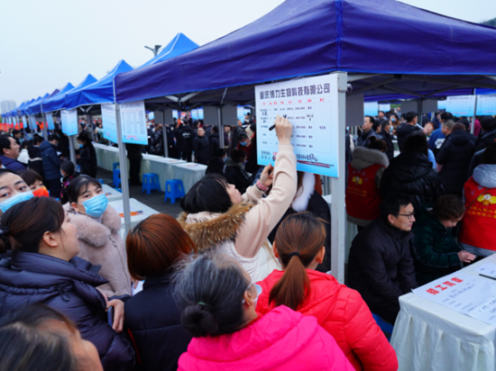 图为帮助企业开展招聘会现场。 江津区委统战部供图 图为帮助企业开展招聘会现场。 江津区委统战部供图
