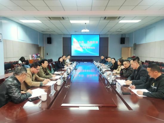 ͼΪУ������ǿ���̳��� ������ίͳս����ͼ