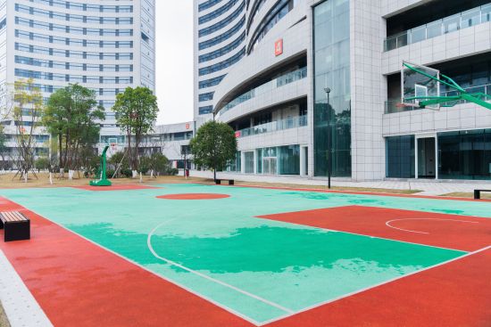 图为园区篮球场。黄维正 摄 图为园区篮球场。黄维正 摄