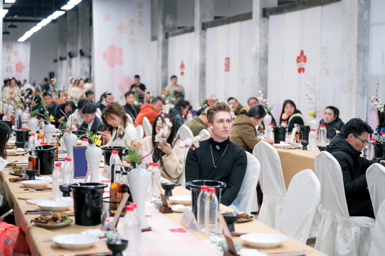 图为梅见·梅花宴活动现场。品牌方供图 图为梅见·梅花宴活动现场。品牌方供图